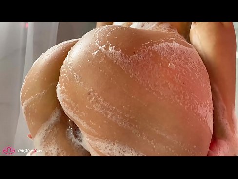 ❤️ Brunette Anapiga Pussy kwa Pussy kwa Vibrator hadi Orgasm kali katika Shower Ngono bora
